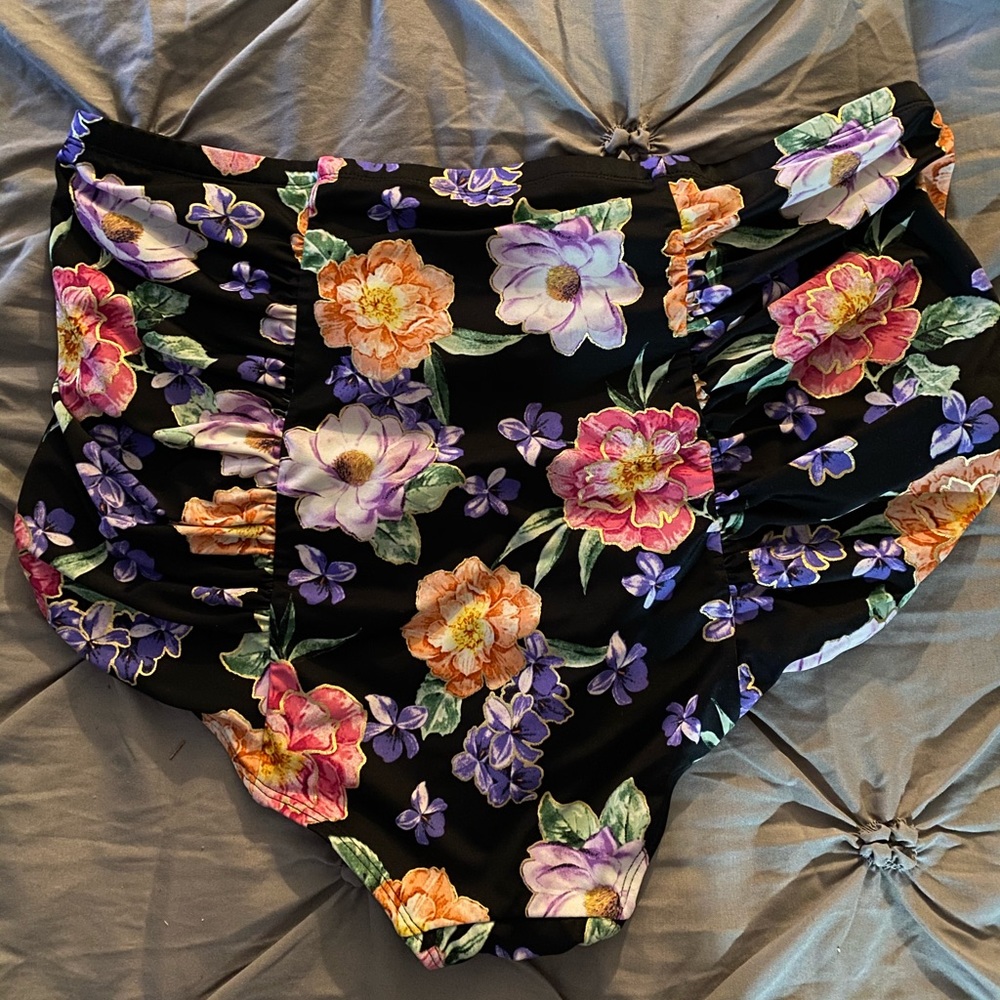 Torrid high waisted bottoms size 3